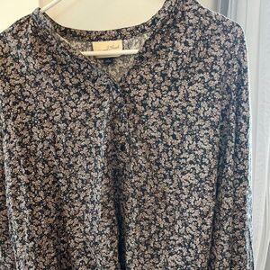 Women’s Universal Thread LG quarter Button down Blouse, long sleeved